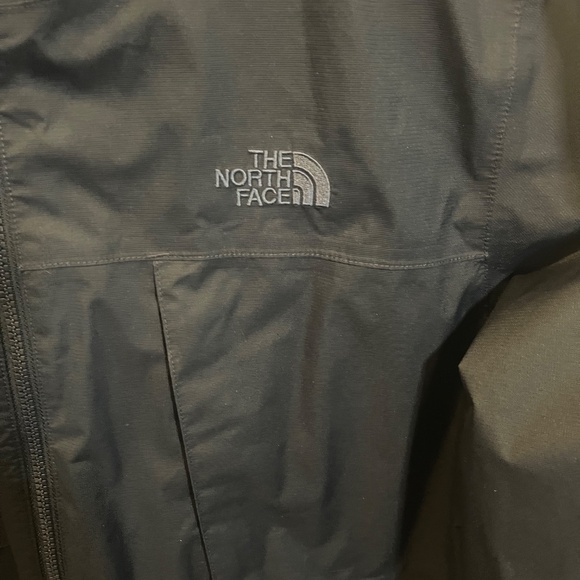 The North Face Dark Blue Rain Jacket Size XL - Picture 2 of 3